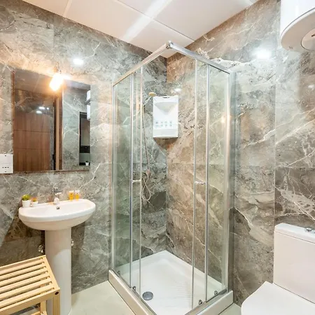 Sea Bliss With Terrace Just Off Seafront In - By Getawaysmalta Lejlighed