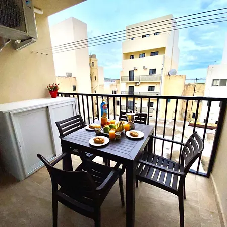 Sea Bliss With Terrace Just Off Seafront In St Paul's Bay - By Getawaysmalta St Paul's Bay