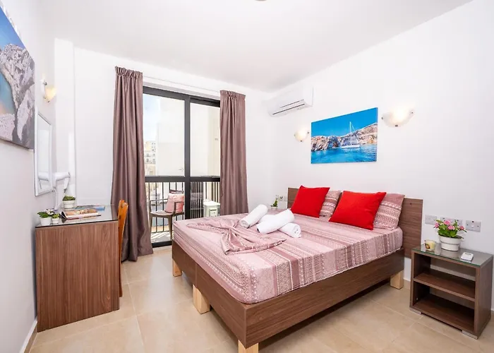 Sea Bliss With Terrace Just Off Seafront In - By Getawaysmalta Lägenhet St. Paul's Bay