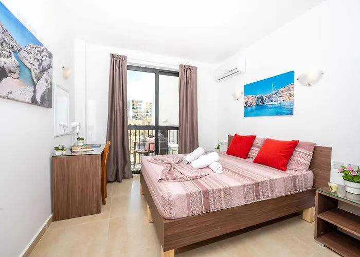 Sea Bliss With Terrace Just Off Seafront In - By Getawaysmalta Lägenhet