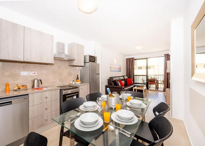 Sea Bliss With Terrace Just Off Seafront In - By Getawaysmalta Lägenhet St. Paul's Bay