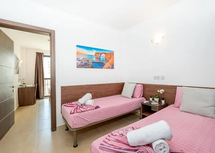 Sea Bliss With Terrace Just Off Seafront In - By Getawaysmalta Lägenhet *