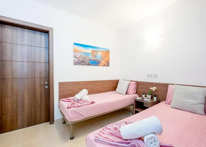 Lägenhet Sea Bliss With Terrace Just Off Seafront In - By Getawaysmalta St. Paul's Bay